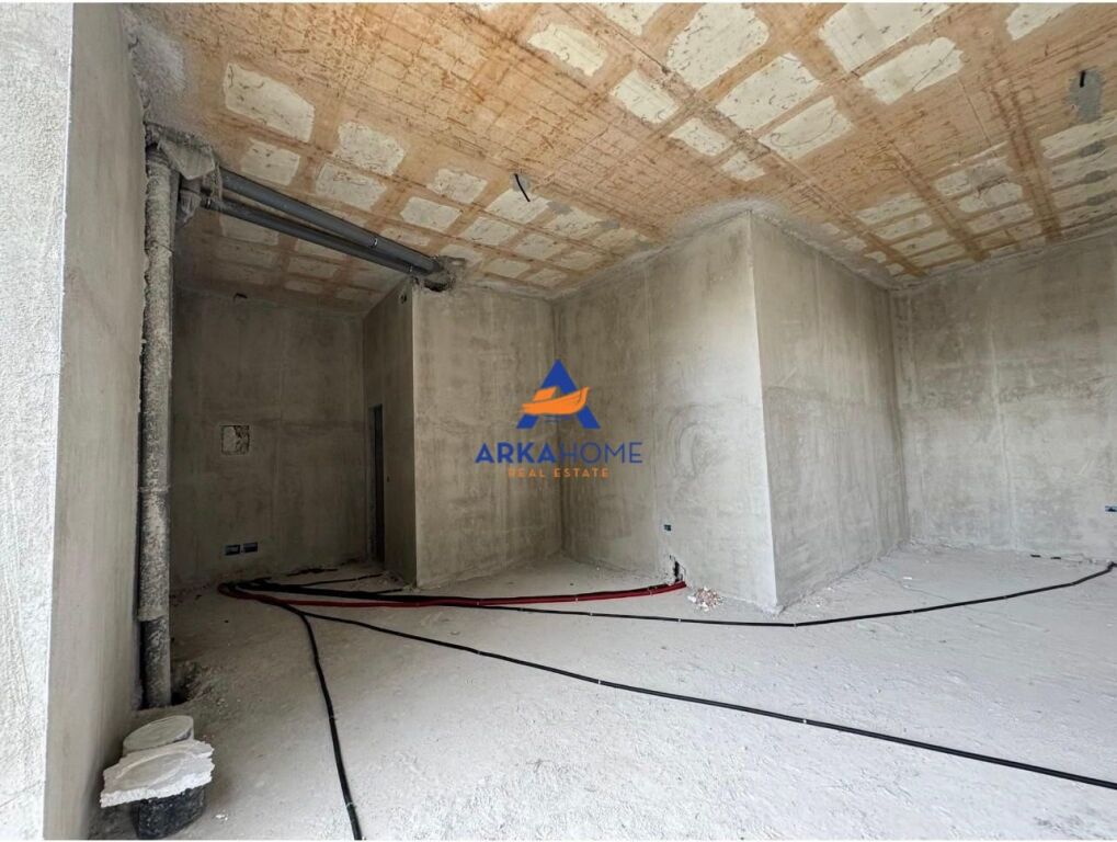 SHITET DYQAN 75M2 "FUSHA AVIACIONIT" 225000 EURO