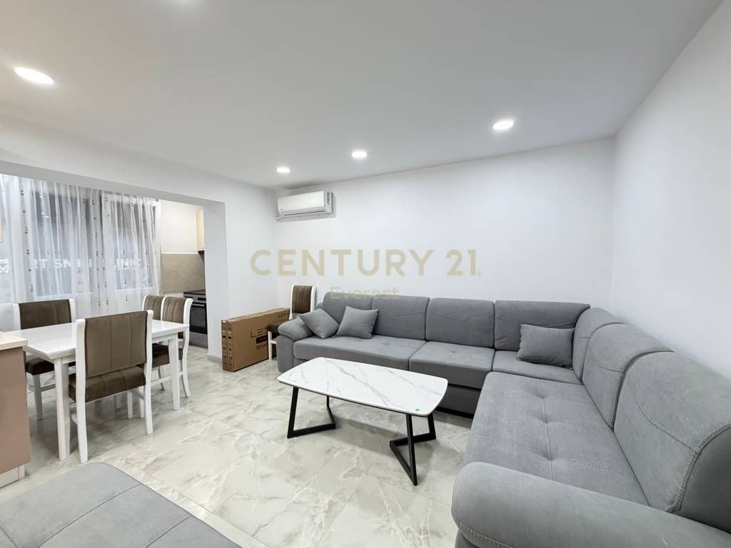 Apartament 2+1 me qira te Pediatria, në Rrugën Kongresi i Manastirit.