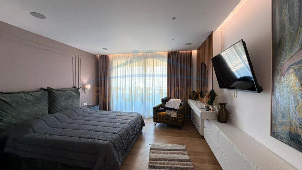 Appartamento 3+1+2+2 posti auto in vendita Via Elbasan