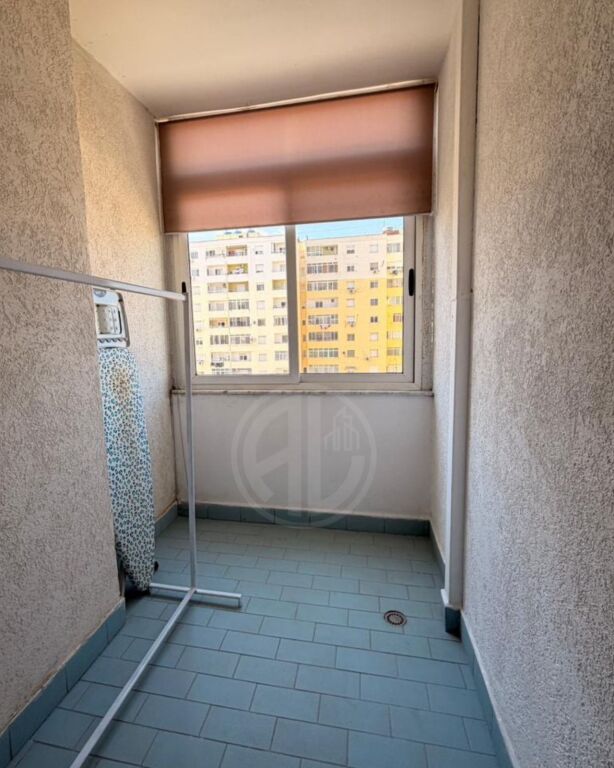 Shitet Apartament 2+1 Durres prane Ish Urt