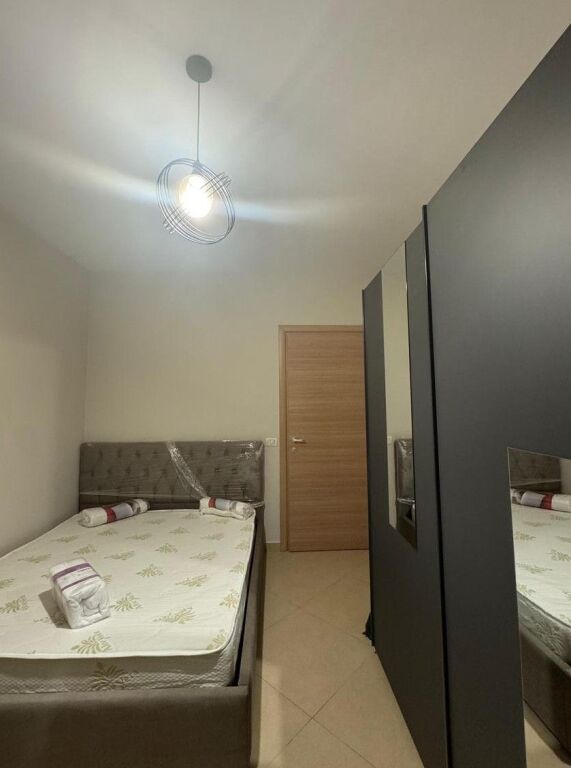 APARTAMENT 2+1 me verandë për Qira