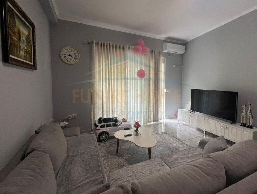 Shitet, Apartament 2+1, Fresku, Tiranë.