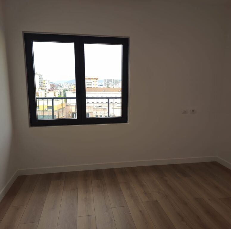 Shitet, Apartament 2+1+2, Rruga e Barrikadave, Tiranë. Empire67934