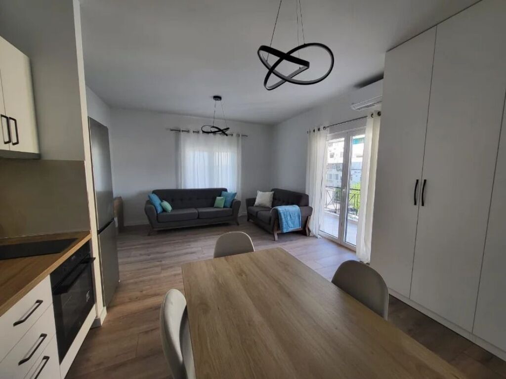 Qera | Apartament 1 + 1 | Rruga e Kavajës | 550 €/muaj