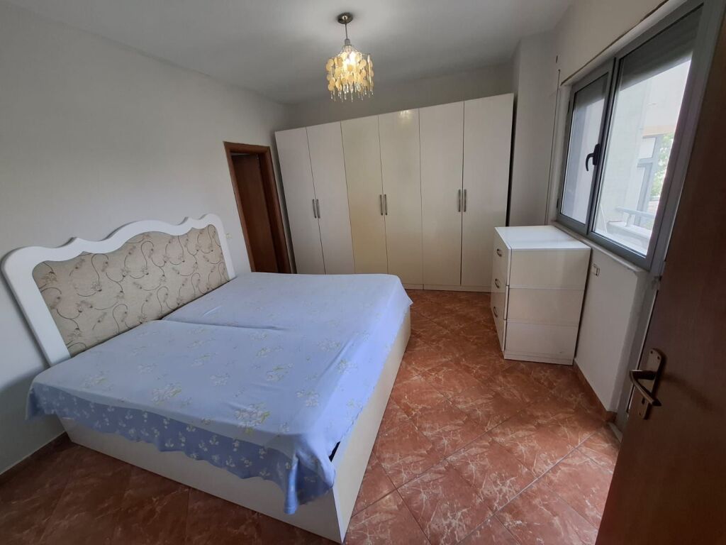 Jepet me Qera Apartament 2+1+2 Lagja 17 Ne Durres