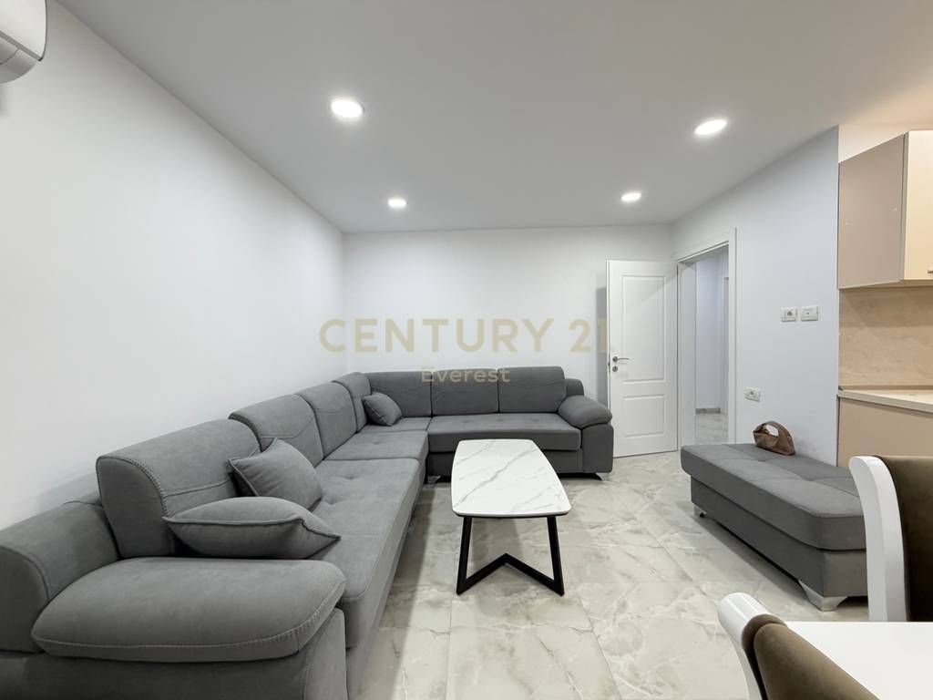 Apartament 2+1 me qira te Pediatria, në Rrugën Kongresi i Manastirit.