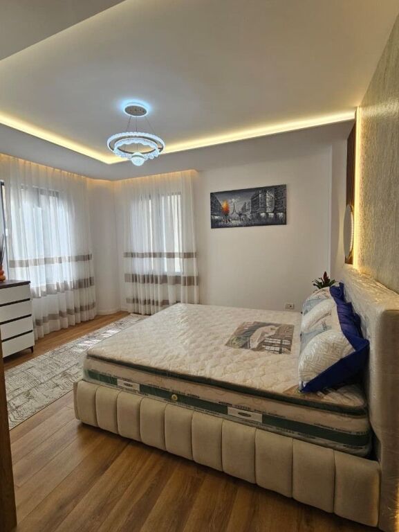 Shitet apartament 2+1+2 tek Pallati me Shigjeta