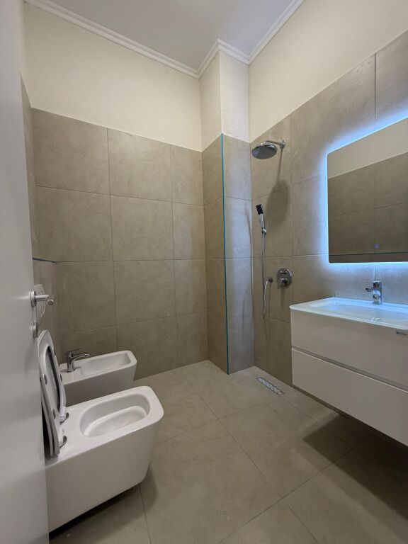 Apartament 2+1+2 per shitje ne Fresk