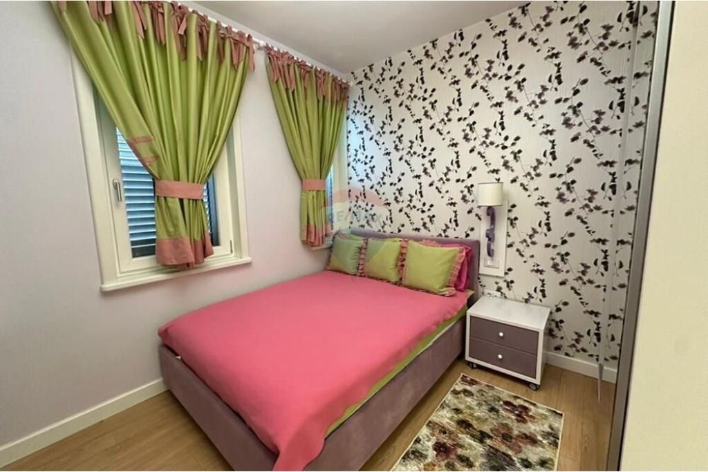 Jepet me qira apartament 3+1+3 tek Kodra e Diellit