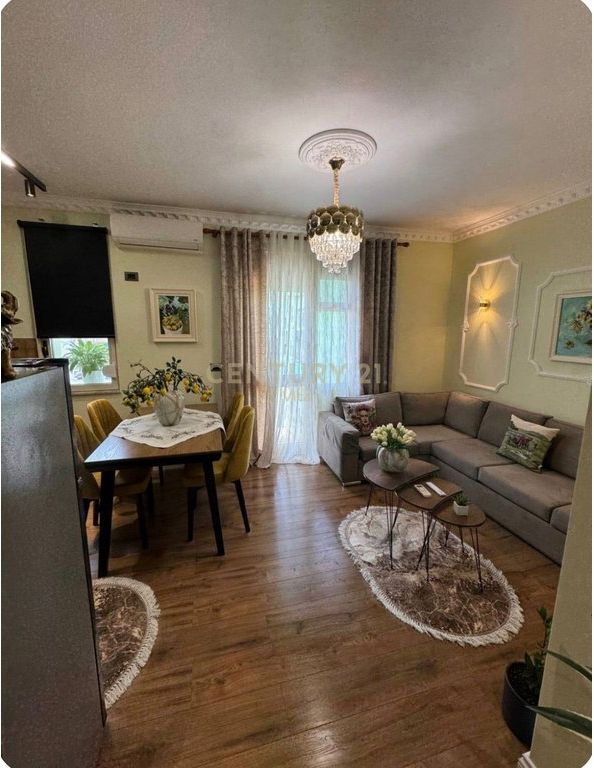 Apartament 1+1 me qera tek Muzeumi i Deshmoreve , Durres !!!