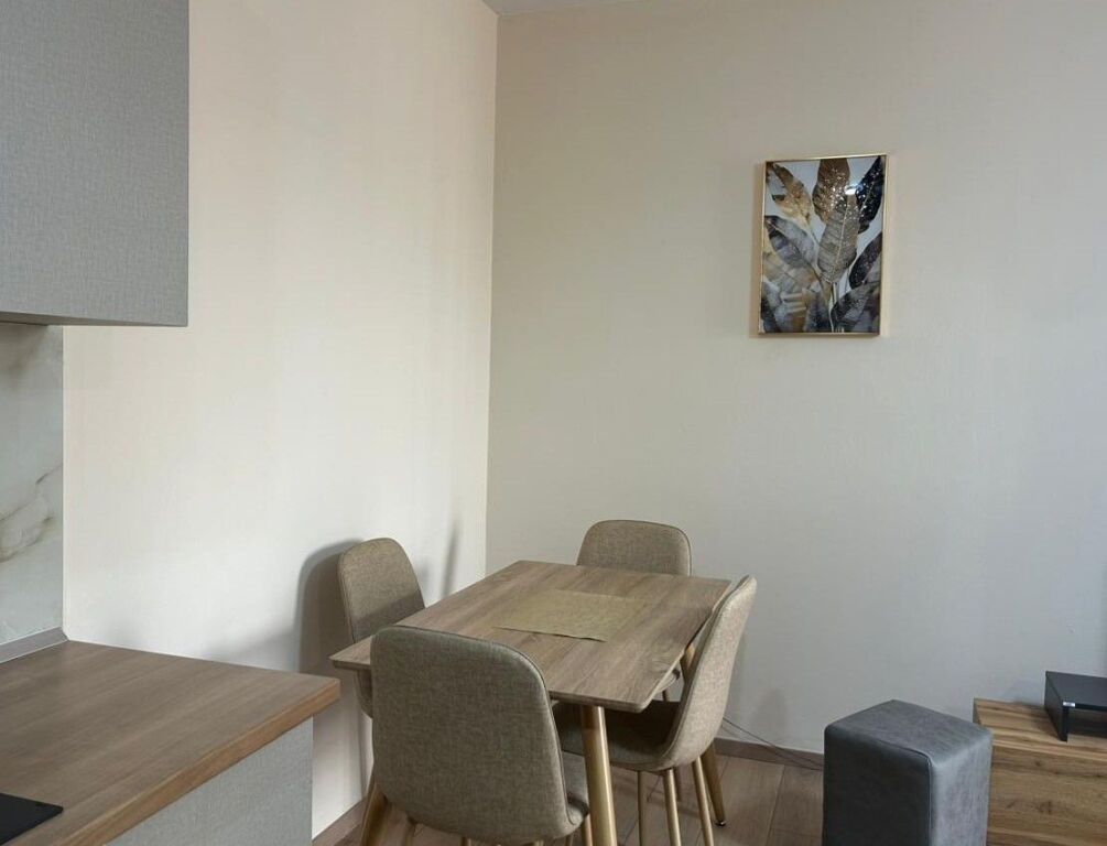 SHTËPI ME QERA – RRUGA E KAVAJËS