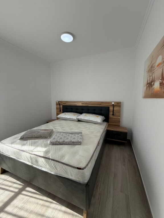 Jepet me qira apartament 2+1 me parking te Jordan Misja.  🚗 Me post parkimi💰 Cmimi: 80,000 leke / muaj  Per me shume informacion ose vizite, kontaktoni ne privat.