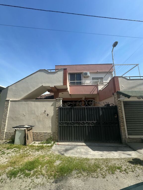 JEPET ME QERA VILA 2 KATESHE 400€ SHKOZET