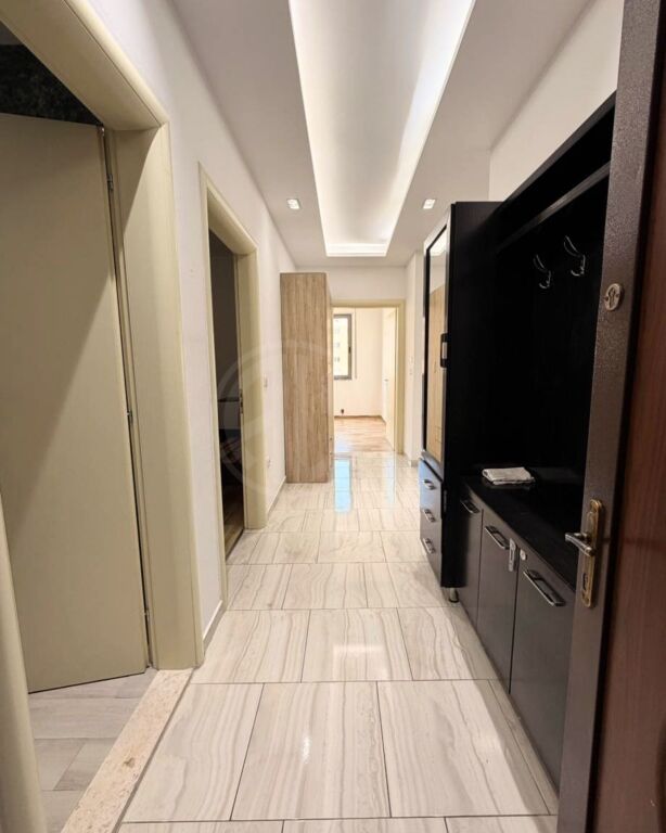 Shitet Apartament 2+1 Durres prane Ish Urt