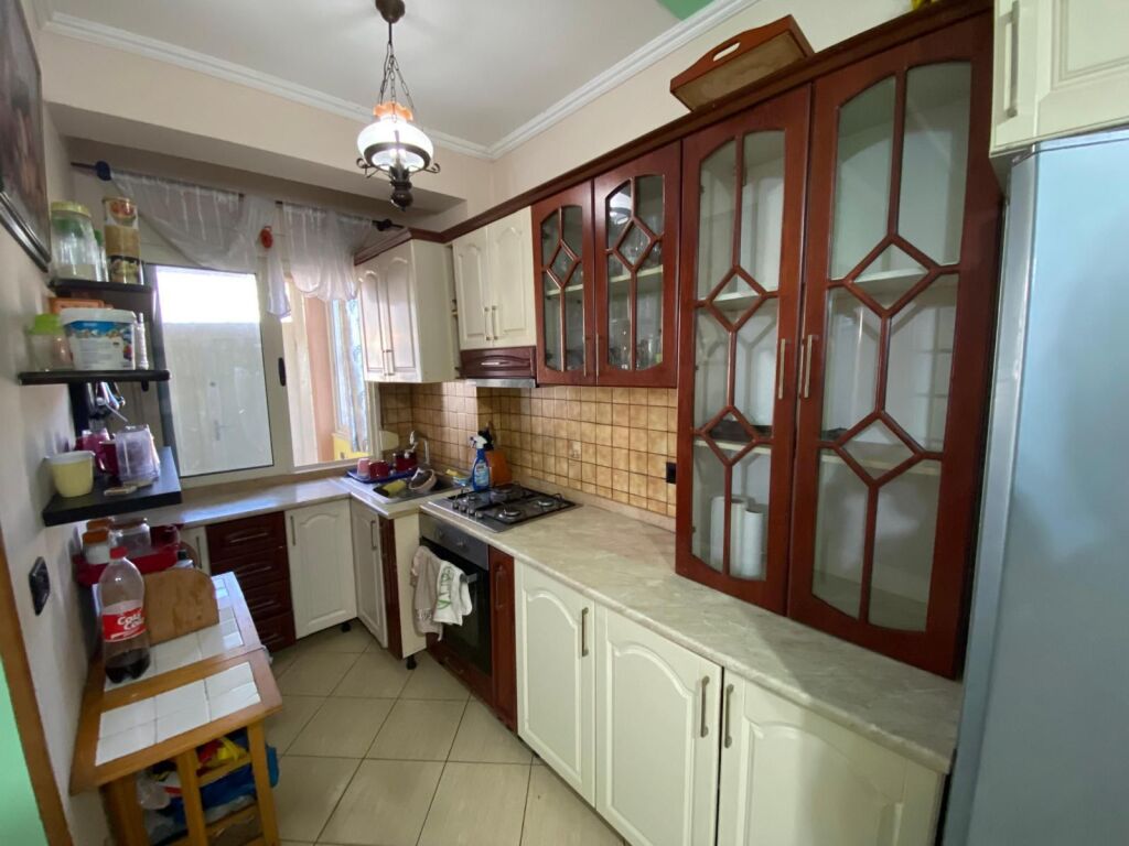 JEPET ME QERA VILA 2 KATESHE 400€ SHKOZET