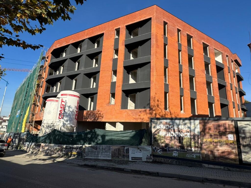 🏢 Shitet Apartament 2+1 – Bridge Side Residence, Babrru