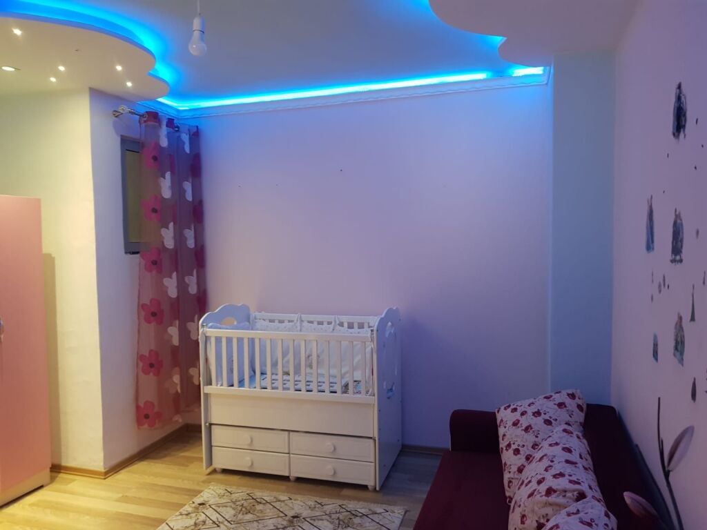 Jepet Me Qera Apartament 2+1+1 Ballkon