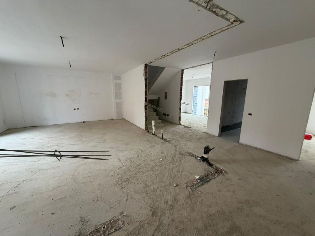 🏡 Shitet Dupleks modern pranë TEG! ✨Dupleks me oborr privat