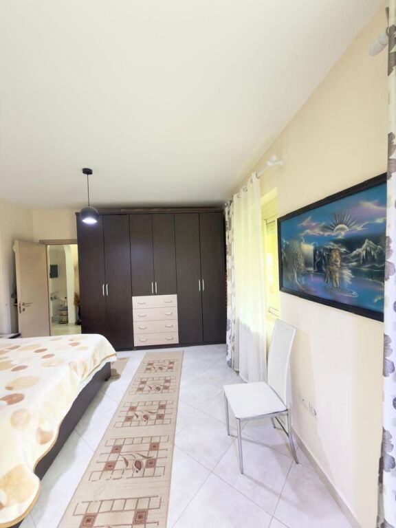 Apartament 2+1 + Parkim per shitje tek Liqeni i Thate