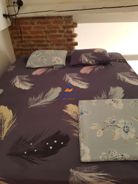 JEPET ME QERA GARSONJIERE 1+1 "AFER ME HOTEL THEATRO, RRUGA MIHAL DRURI, QENDER" 500 EURO