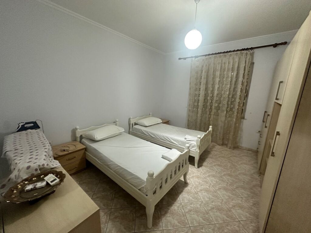 Ofrojme per qira apartament ne shtepi private 3+1+2 WC te Myslym Shyri