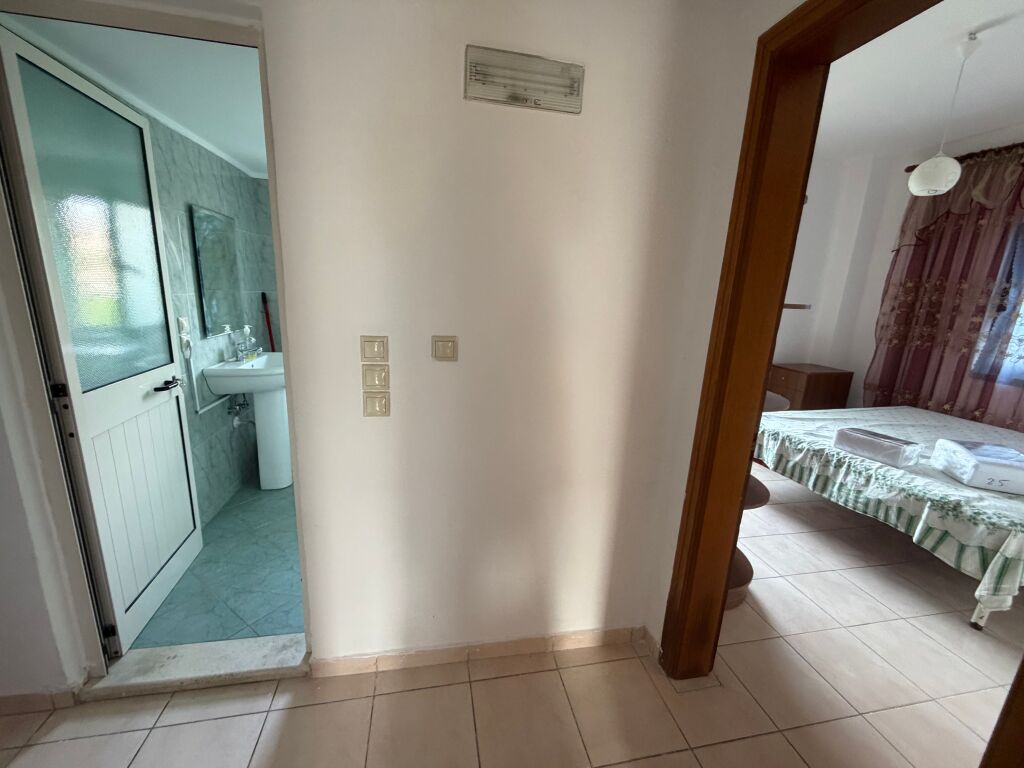 3+1, floor villa behind the well Astir, 450 euro