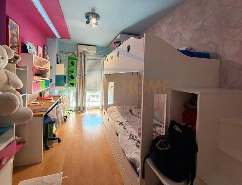 Shitet, Apartament 2+1+2+ Post Parkimi, Rruga Frosina Plaku, Tiranë