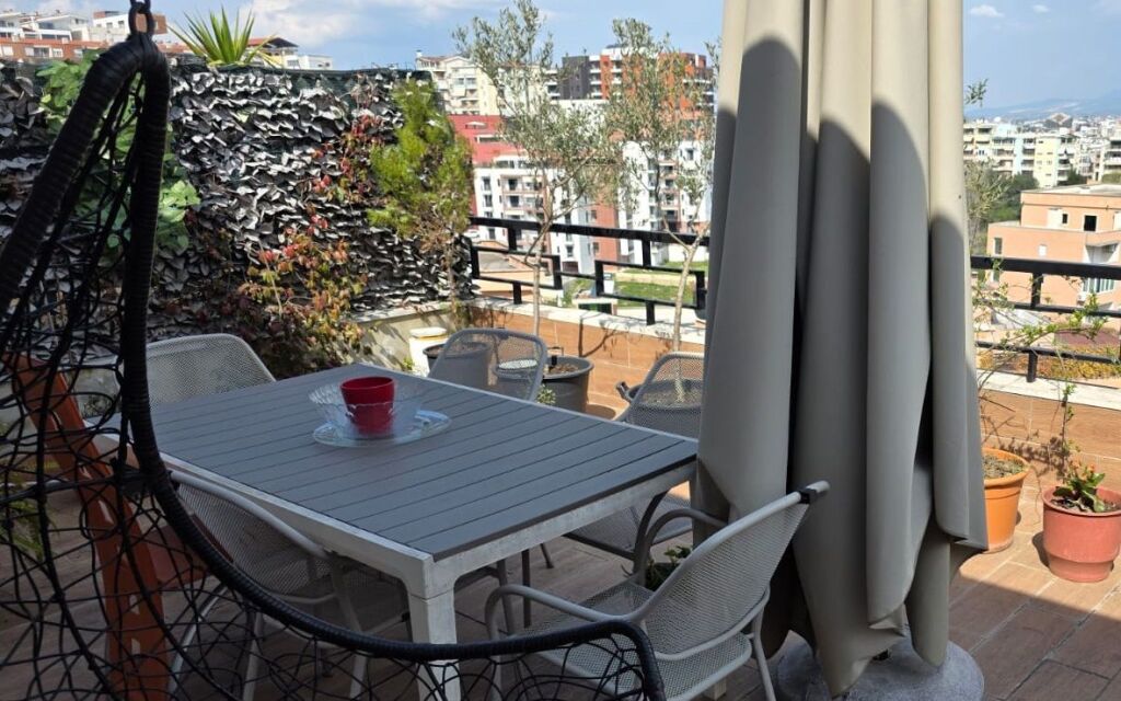 Shitet apartament tek Xhamia e Selitës