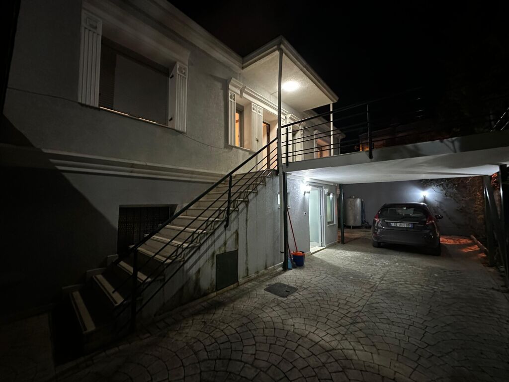 🏡 Shitet Vilë 2-Katëshe me Oborr 📍Prane Selvise