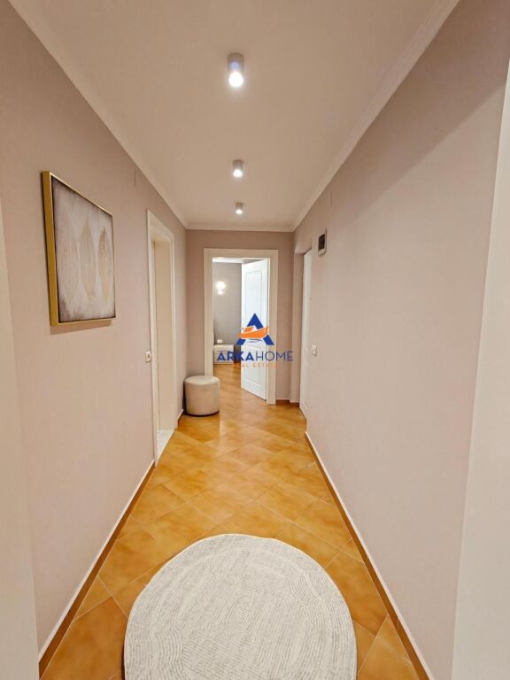 SHITET APARTAMENT 1+1 "RRUGA GJON BUZUKU,PRANE VILA GOLD" 145000 EURO