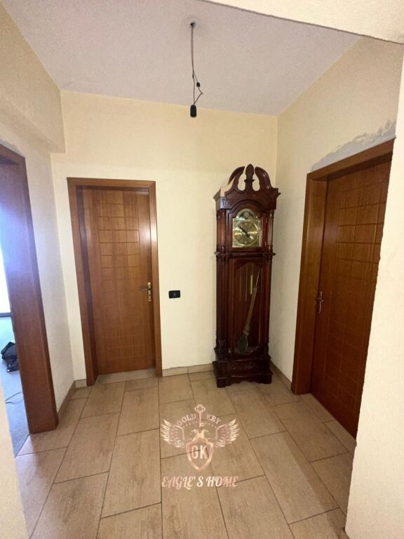 Shitet Apartament 3+1+2 Ballkone Policia Durres