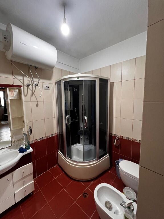 🏢Rruga e Dibres,prane Viles Gold jepet me qera apartament 2+1,60,000Leke .   