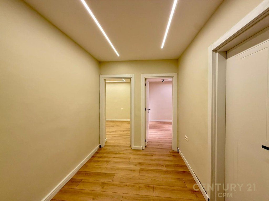 Apartament 1+1 per shitje prane Pazarit te Ri