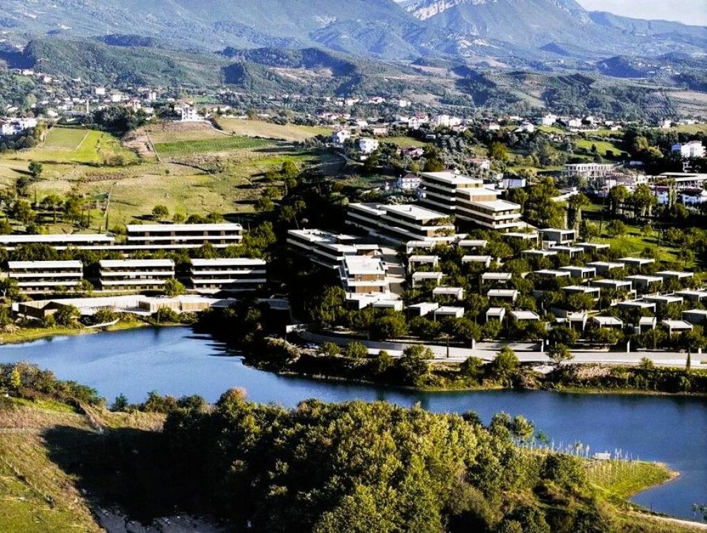 Apartament 2+1+2 – Pamje Magjike nga Liqeni i Farkës! Çmim Klering! Pagesë me këste!