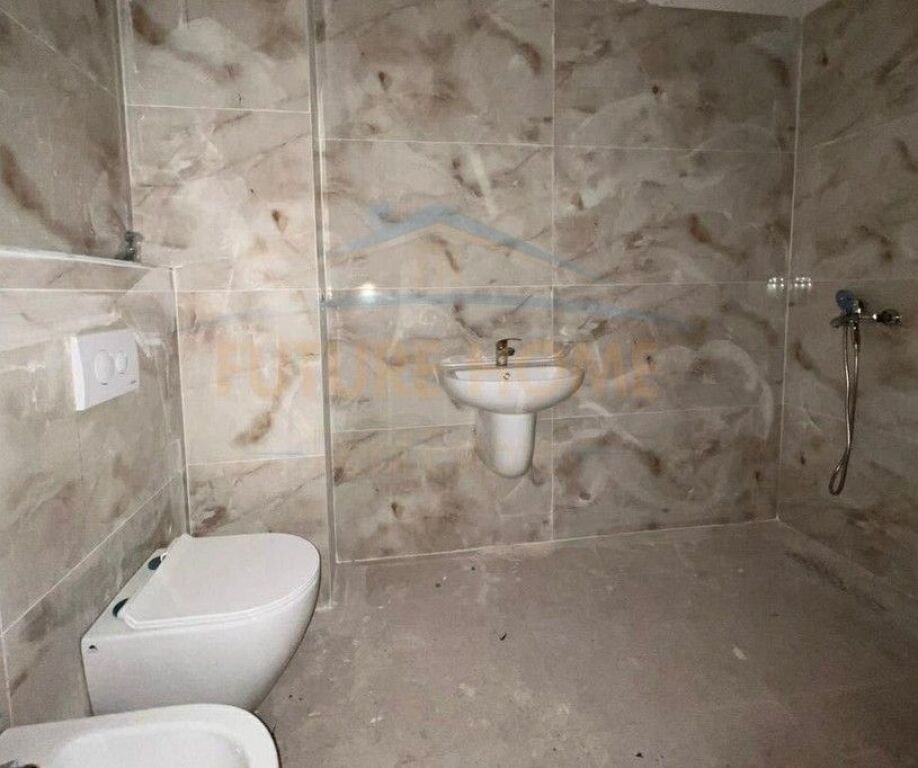 Shitet Apartament 1+1, Yzberisht