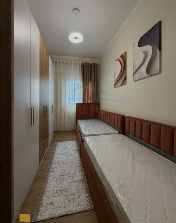 Shitet, Apartament 2+1+2, Fresku, Tiranë.