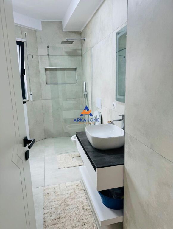 JEPET ME QERA APARTAMENT 2+1 "BLLOKU AMBASADAVE" 1300 EURO