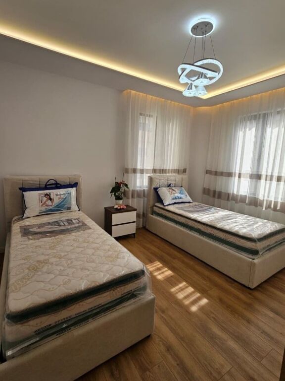 Shitet apartament 2+1+2 tek Pallati me Shigjeta