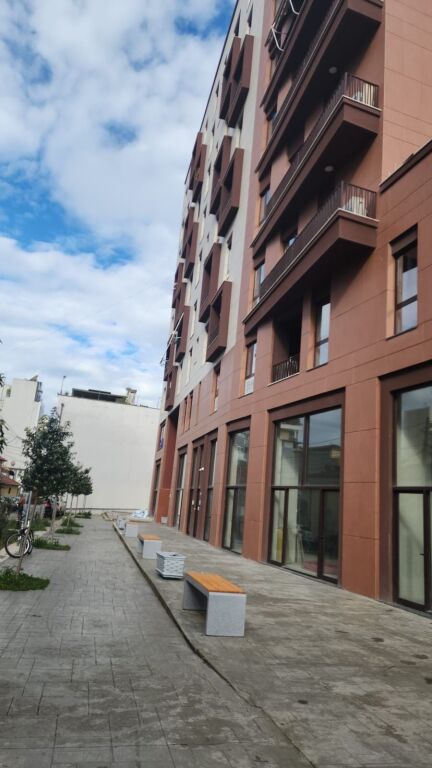 2+1, per ufficio a Gardenia Myslym Shyri, 1300 euro