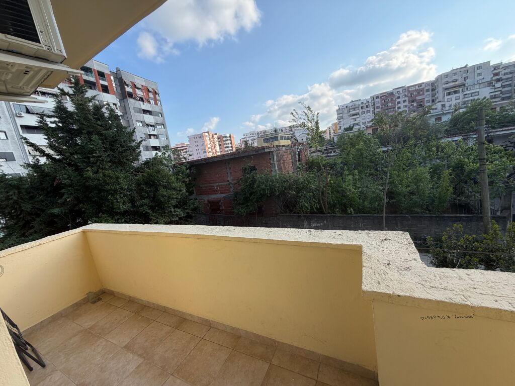 3+1, floor villa behind the well Astir, 450 euro