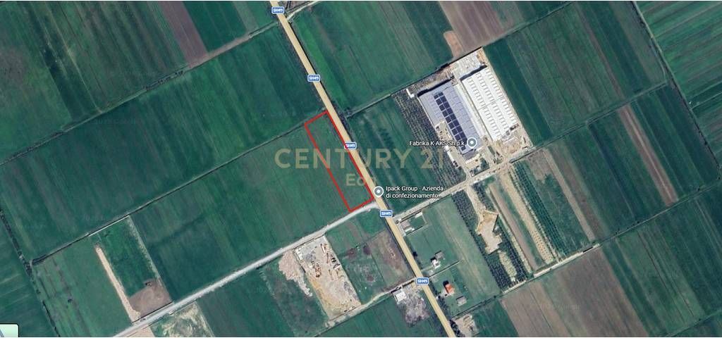 Shitet Tokë Buze Rruge në Fllakë, Durrës - MUNDESI ZGJERIMI DERI NE 18,000 M2 !