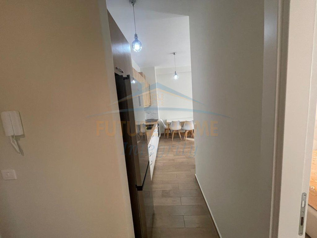 Qera, Apartament 1+1+Post Parkimi, Shkolla e Kuqe, Tiranë.