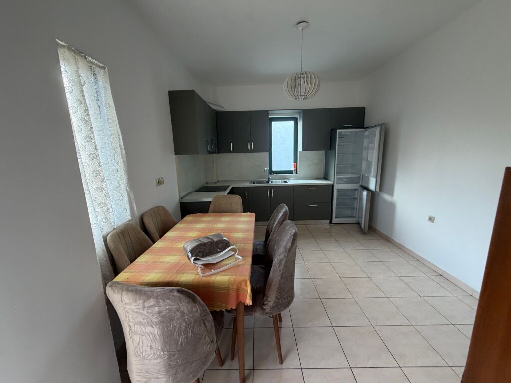 3+1, floor villa behind the well Astir, 450 euro