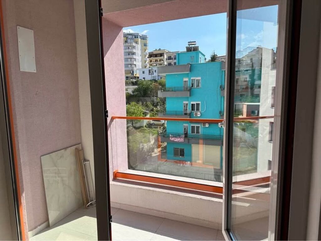 APARTAMENT 1+1 ME QERA - RR. ALI DEMI, TIRANE