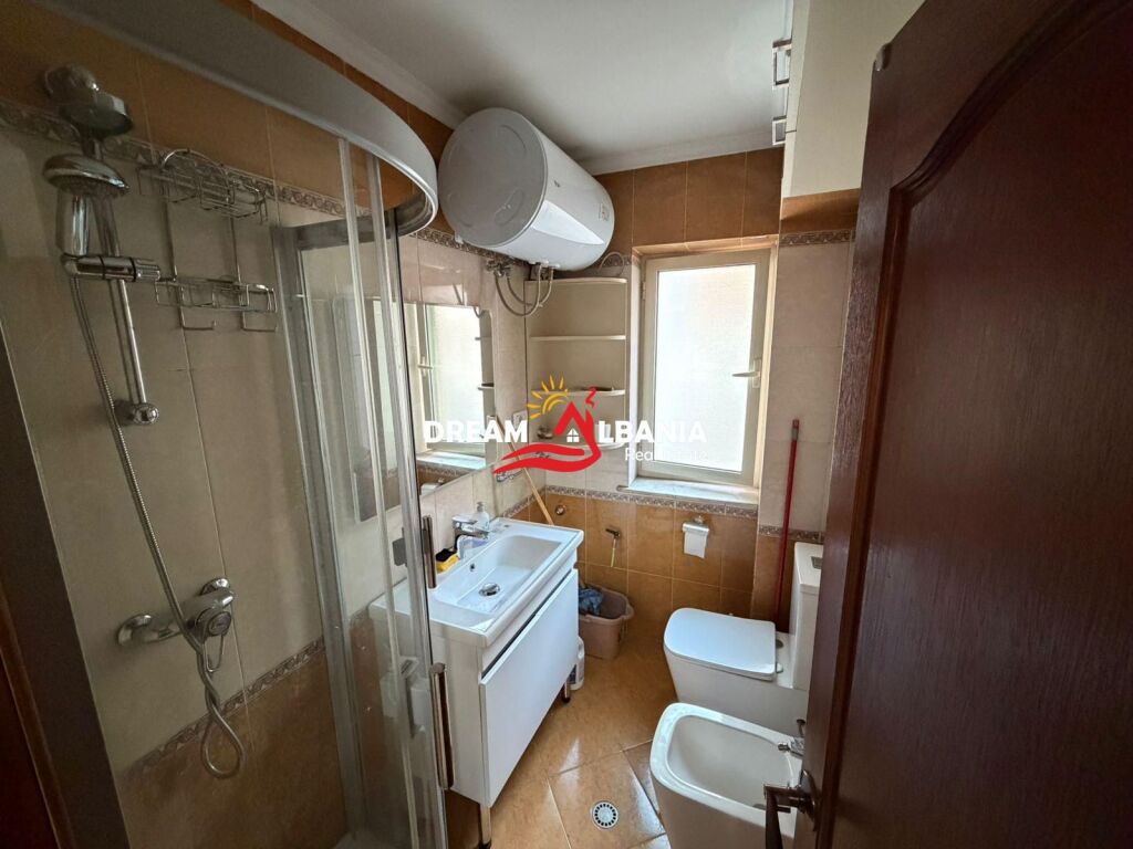Jepet me qera apartament 2+1 ne rrugen e Durresit prane gjimnazit Qemal Stafa (ID 4229493)
