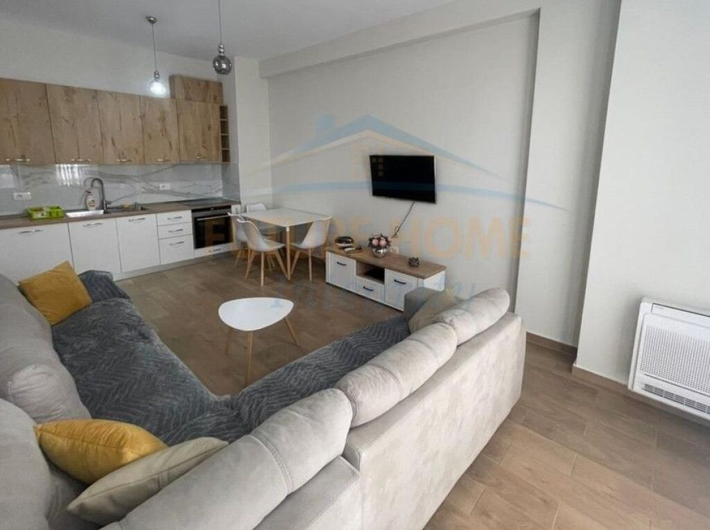 Affitto, Appartamento 1+1+Posto Auto, Scuola Rossa, Tirana.