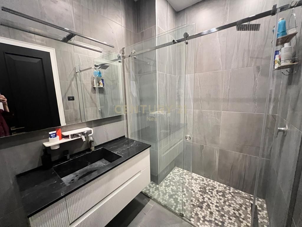 Jepet me qira apartament 2+1+2 me post parkimi në Kompleksin Delijorgji