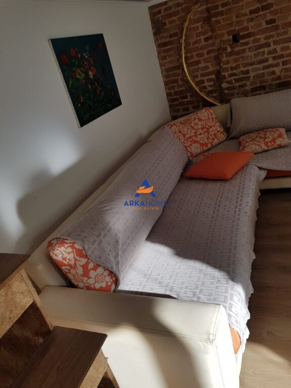 JEPET ME QERA GARSONJIERE 1+1 "AFER ME HOTEL THEATRO, RRUGA MIHAL DRURI, QENDER" 500 EURO