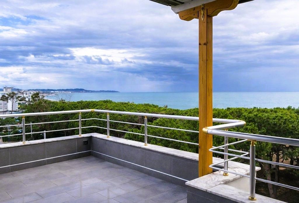 SHITET SUPER APARTAMENT 2+1+2 NE GOLEM , I INVESTUAR DERI NE DETAJE ME VERANDE TE MADHE DHE PAMJE NGA DETI