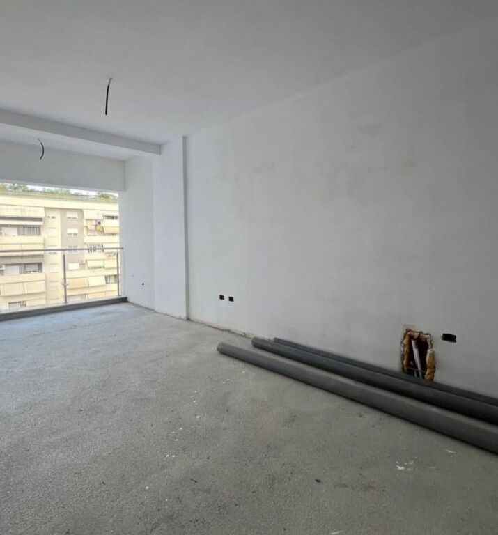 APPARTAMENTO 2+1+2 – COMUNE DI PARIGI